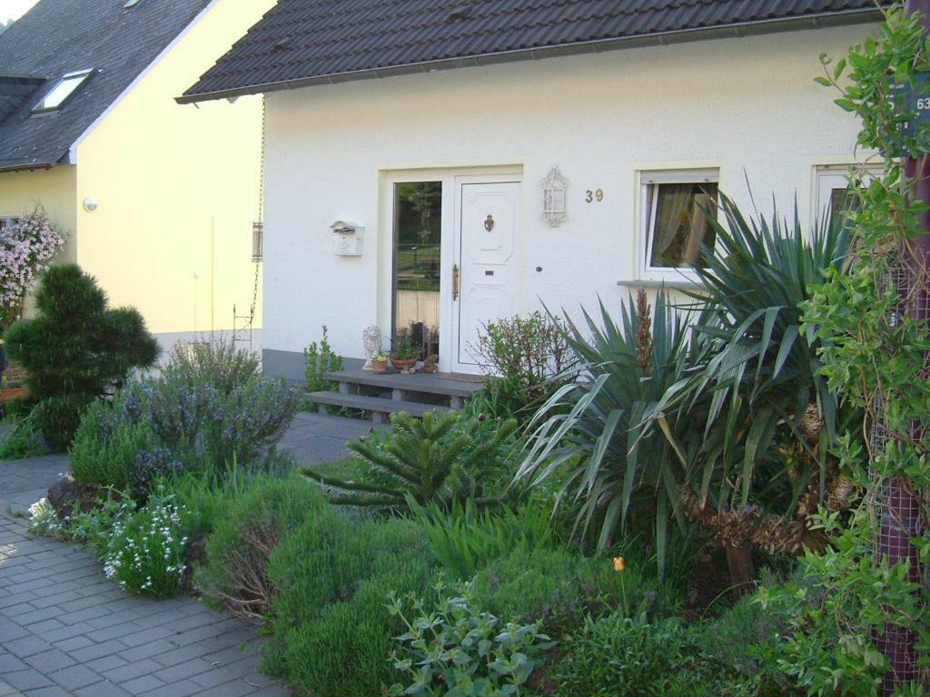 Querbach Apartment Burgen  Bagian luar foto